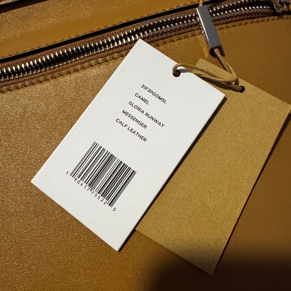 Gloria Medium Leather Messenger Bag (Michael Kors Collection) - Picture 4 of 7